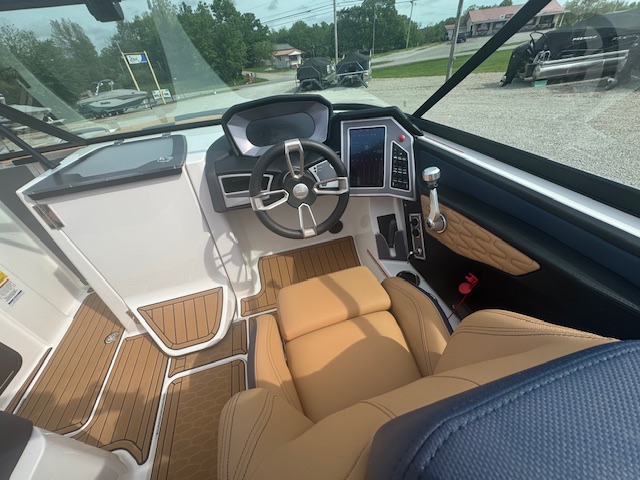 2022 MasterCraft X26 **LIKE NEW ONLY 61 HOURS!!**