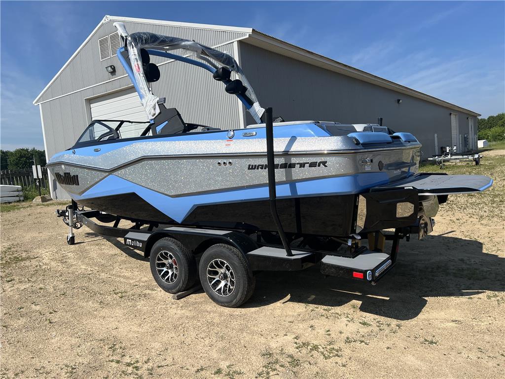 NEW 2024 MALIBU 22 LSV WAKESETTER W/ M6DI, TRAILER, AND DIAMOND HULL *DEMO*