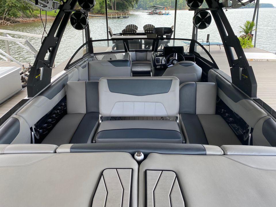 2018 Malibu Wakesetter 23 LSV with high-performance 450 HP Monsoon 6.2L Engine