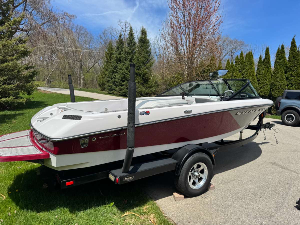 2011 Ski Nautique 200  