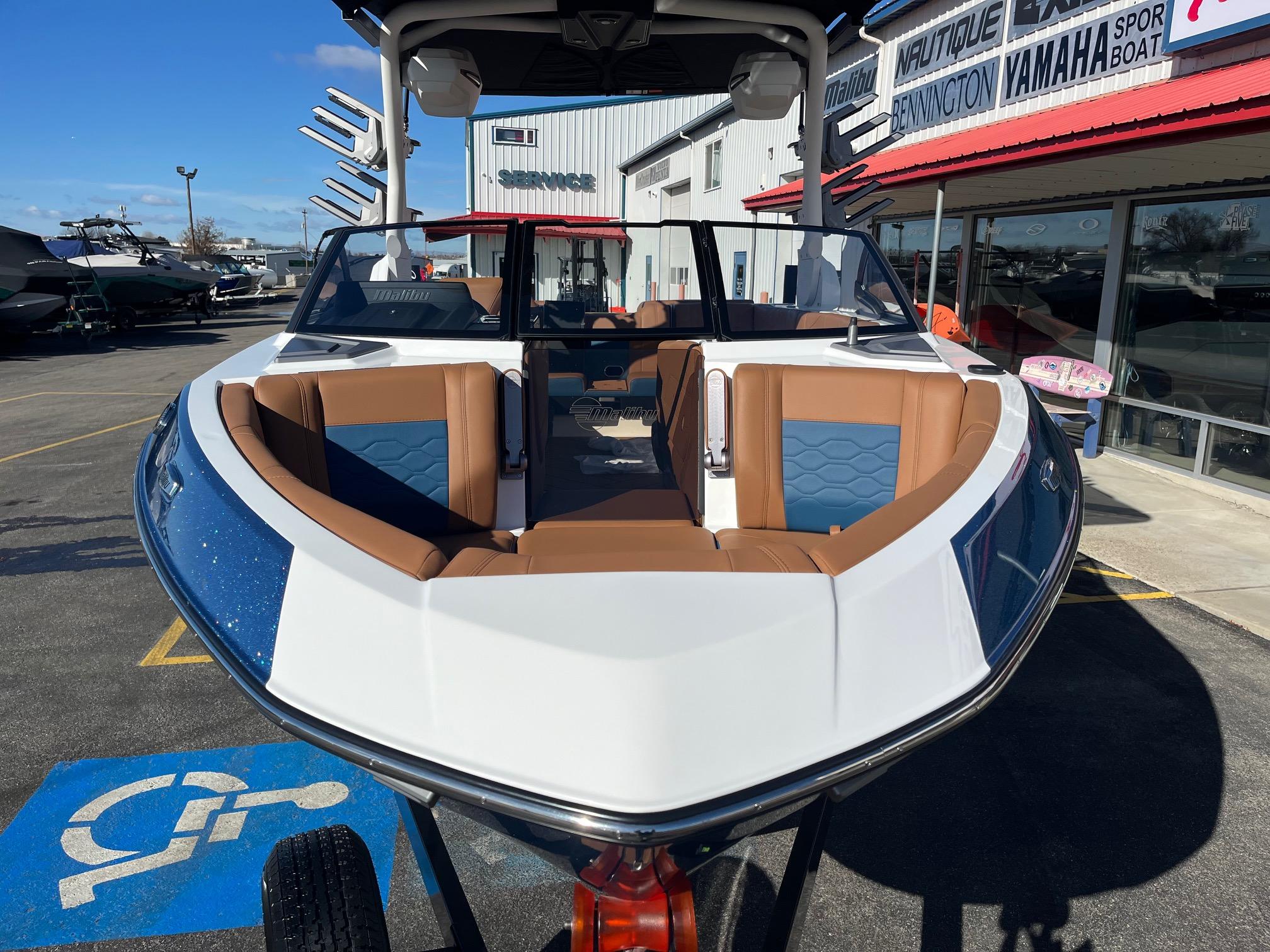 2025 Malibu 25 LSV