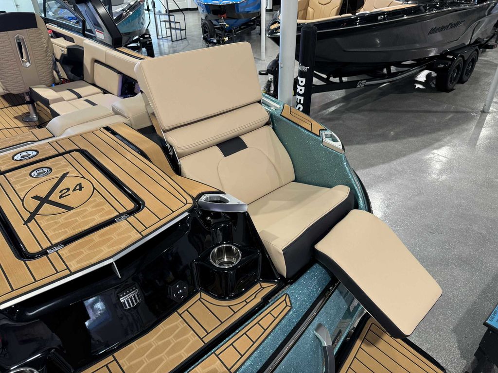2025 MasterCraft X24