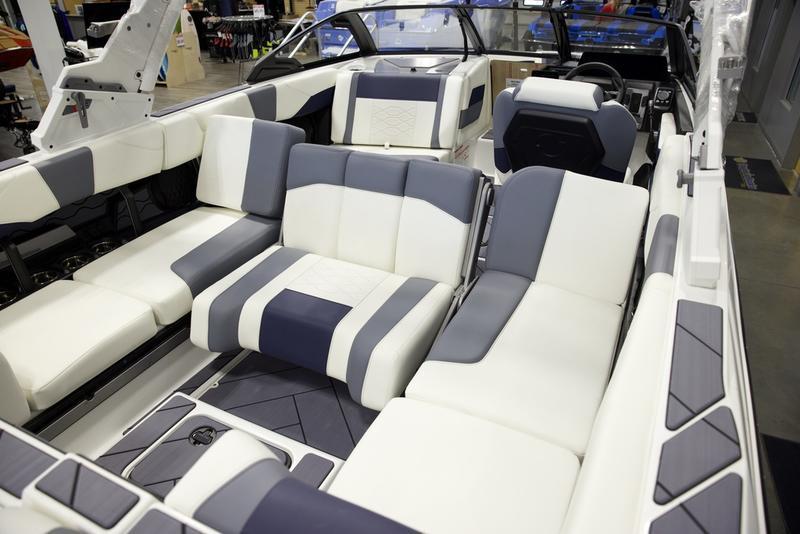 2025 Malibu 23 LSV