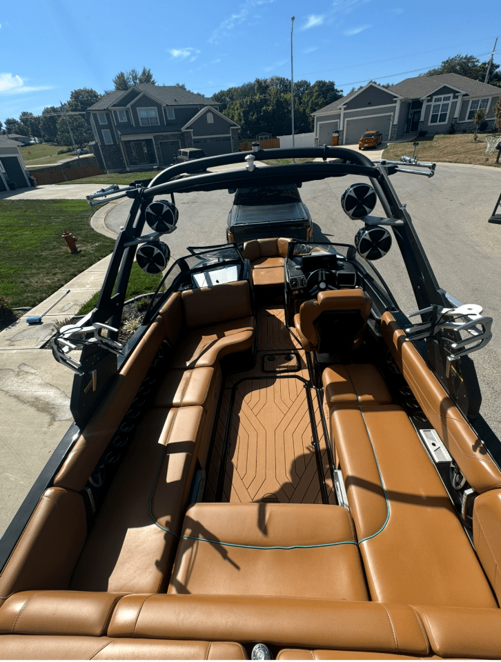 2019 Malibu 23 LSV
