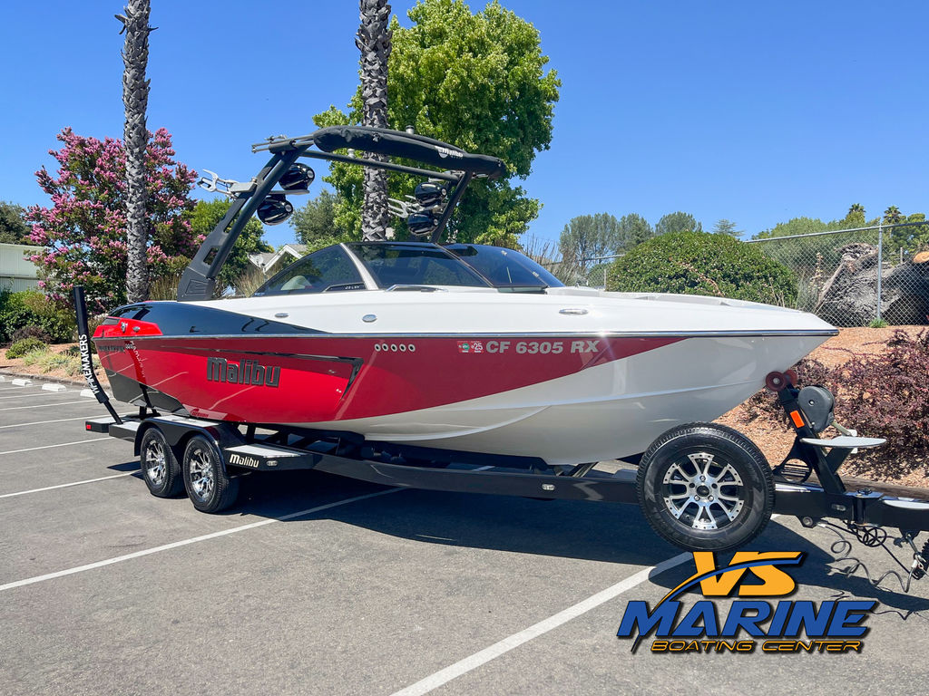 2017 Malibu Boats 23 LSV