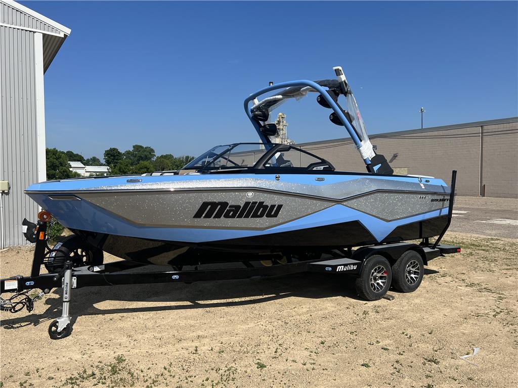 NEW 2024 MALIBU 22 LSV WAKESETTER W/ M6DI, TRAILER, AND DIAMOND HULL *DEMO*