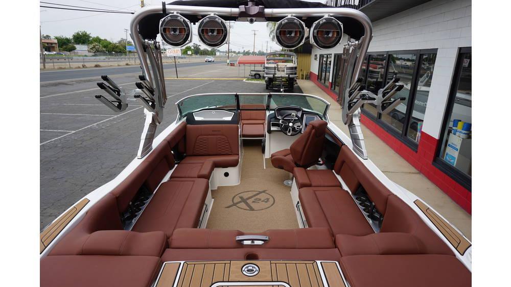 2019 MasterCraft X24