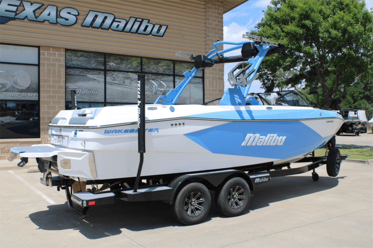 2025 Malibu 23 LSV
