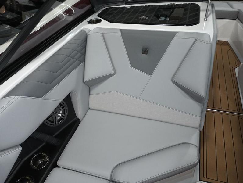 New 2024 Nautique S23