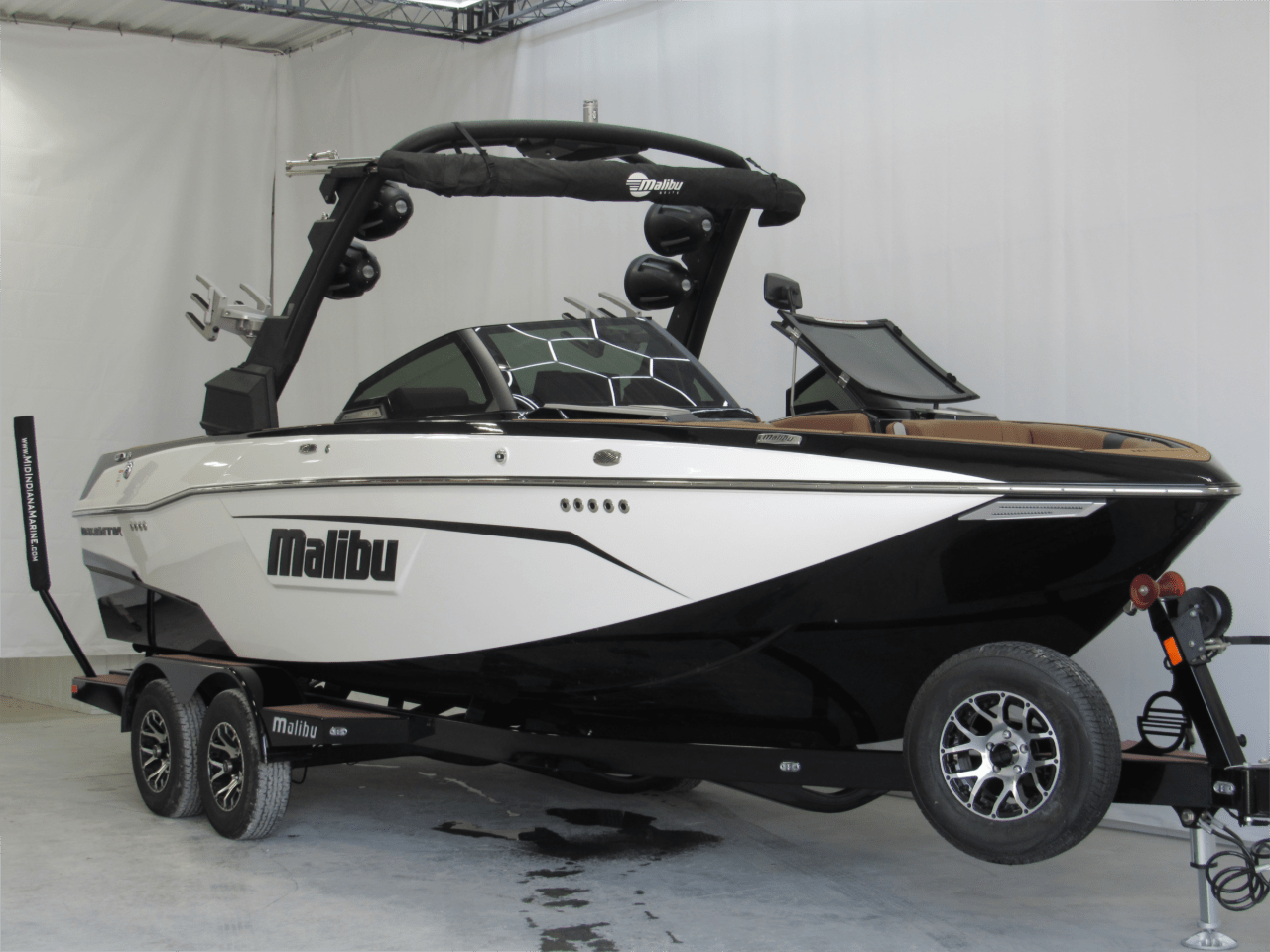 2022 Malibu 23 LSV