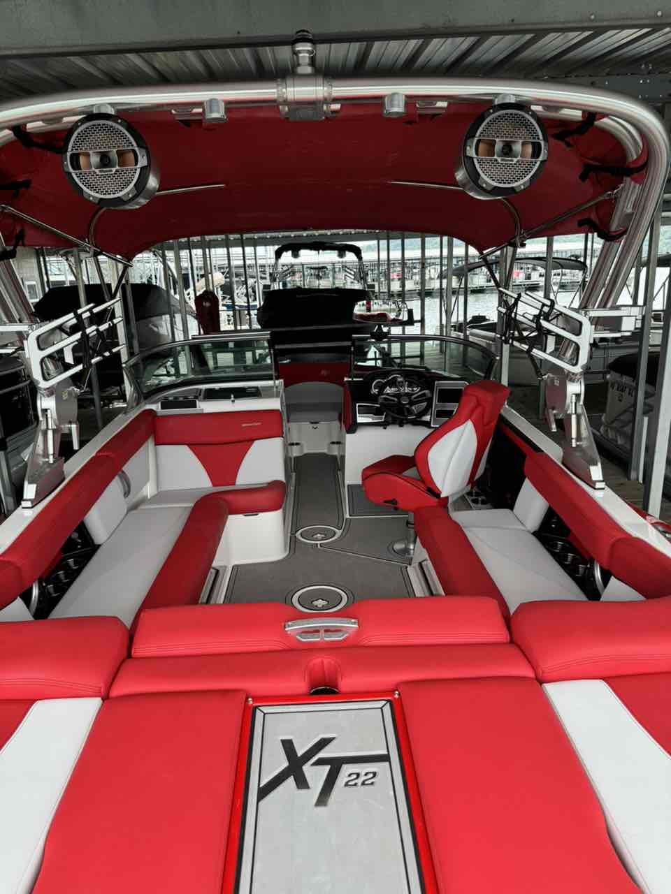 2021 MasterCraft XT22
