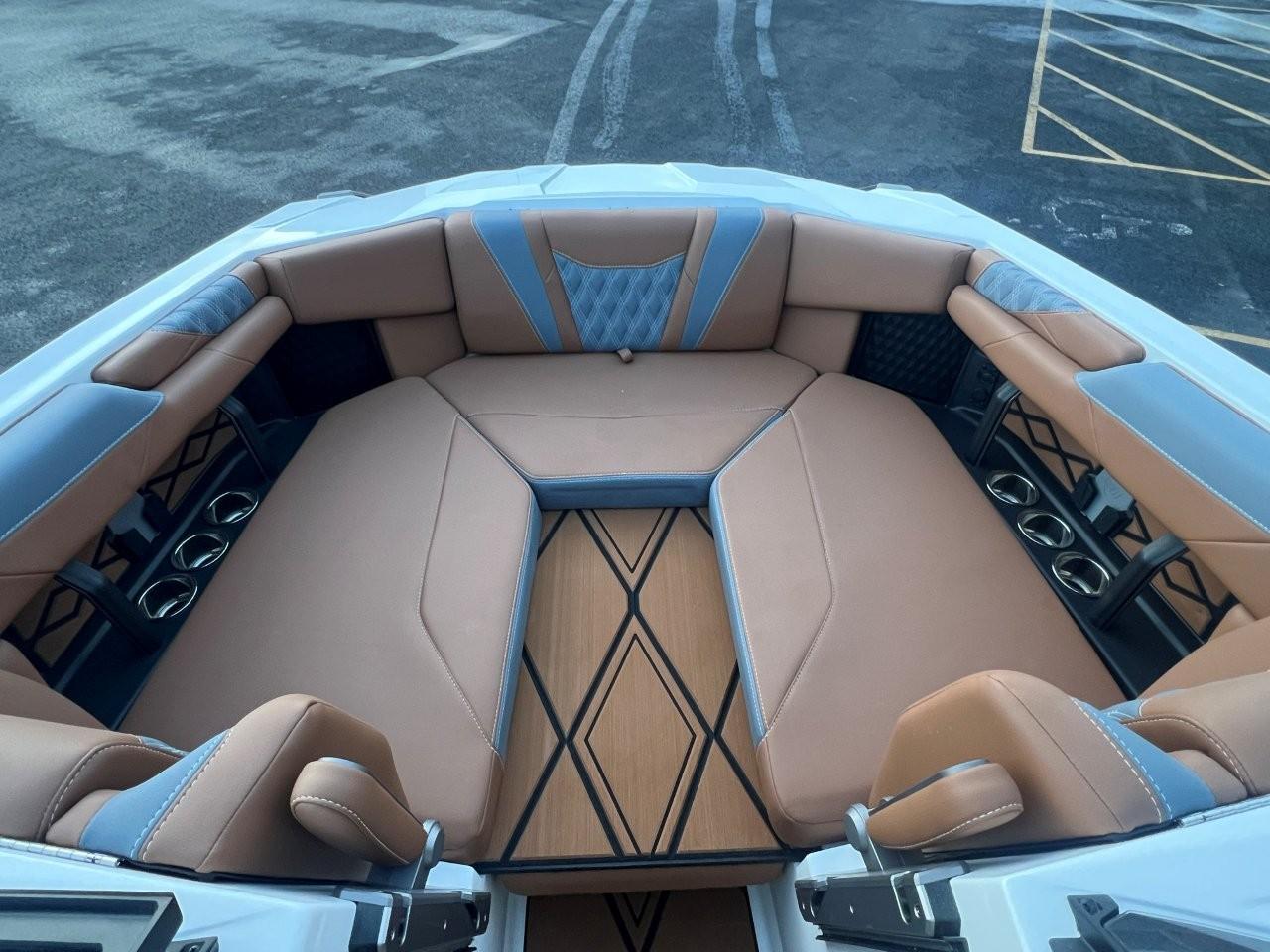 2025 Malibu M230