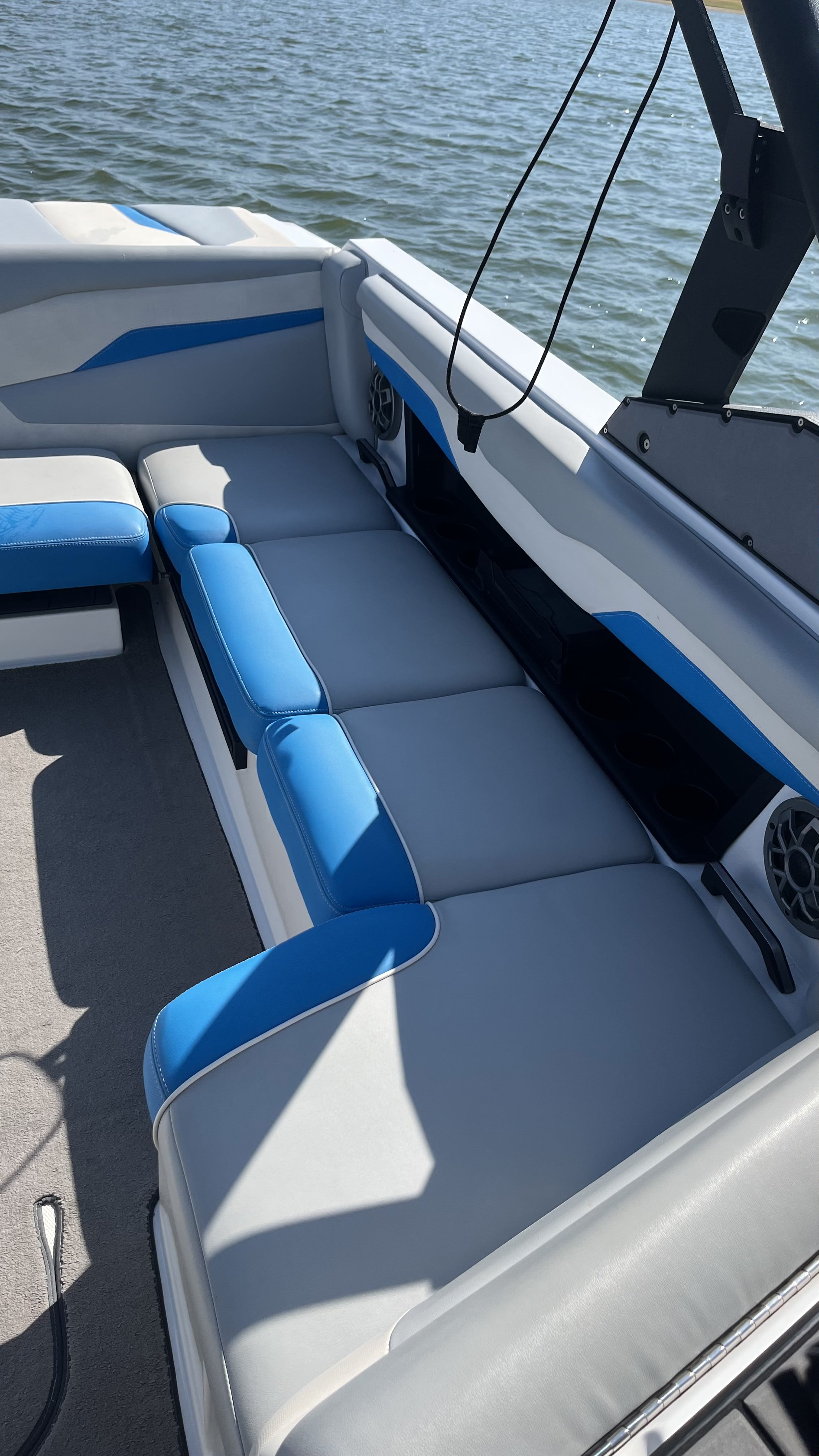 2023 Axis T220