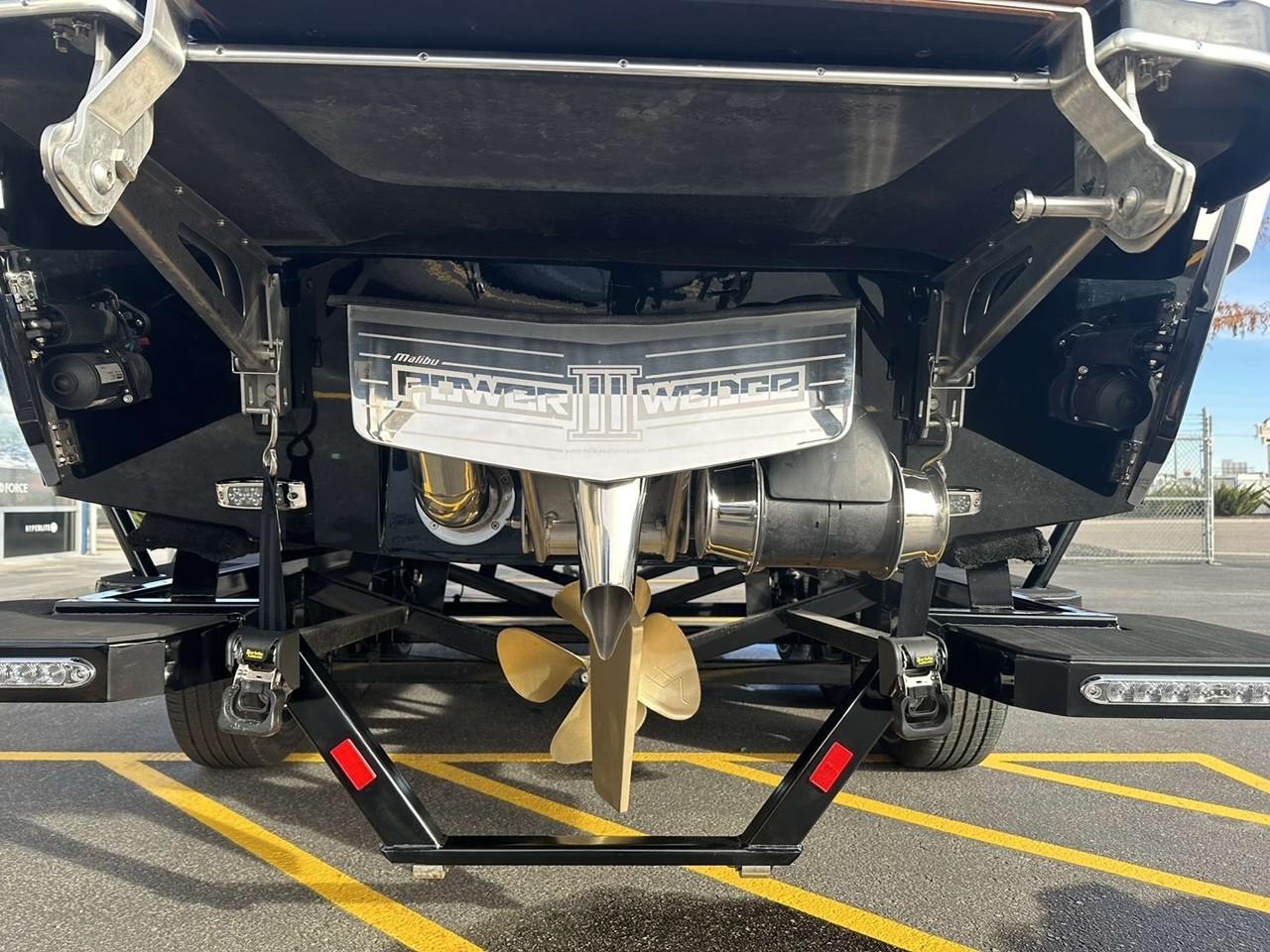 2025 Malibu 25 LSV