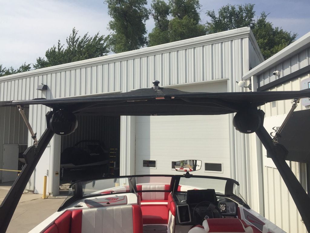 2022 Malibu Boats 21 LX