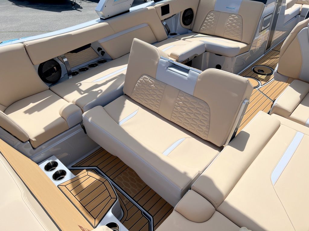 2023 MasterCraft X24