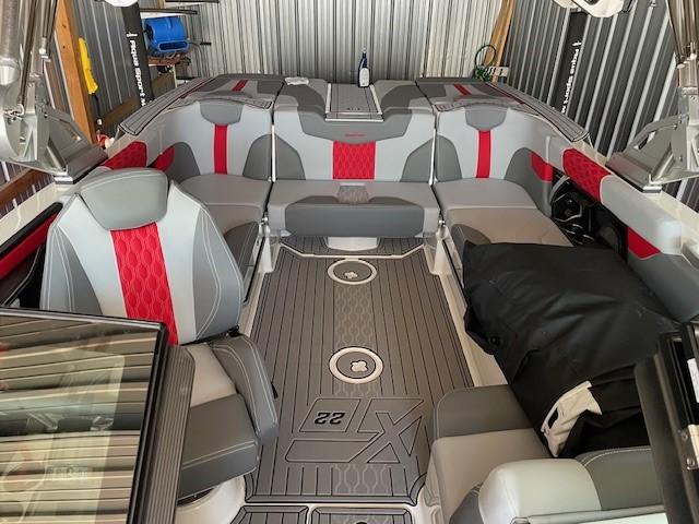 2023 MasterCraft XT22