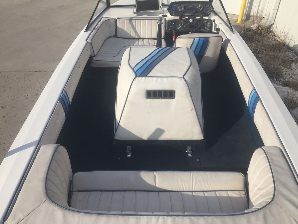 1986 Mastercraft Ski Boat