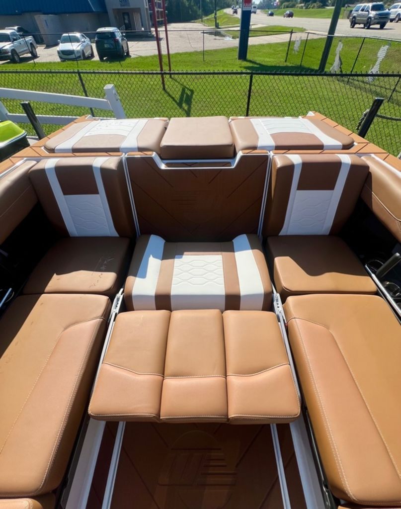 2025 Malibu Boats 23 LSV
