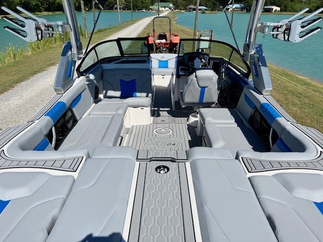 2024 MasterCraft XT24