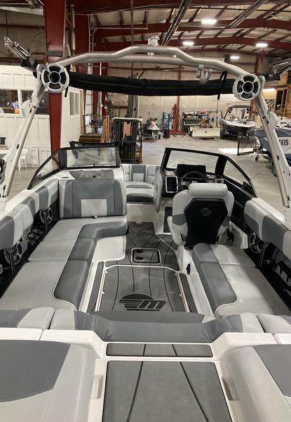 2021 Malibu 23 LSV