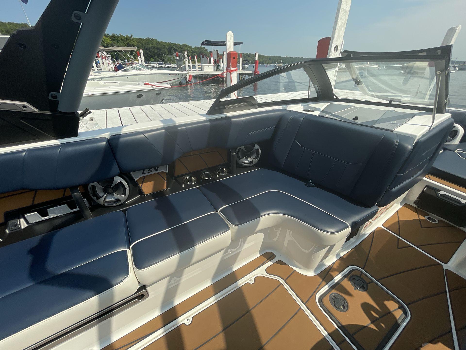 2021 Malibu 23 LSV