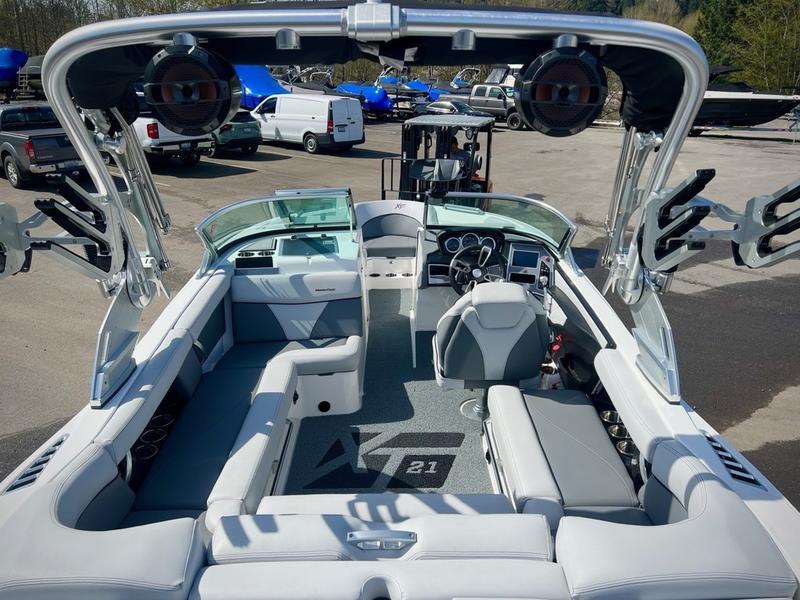 2019 MasterCraft XT21