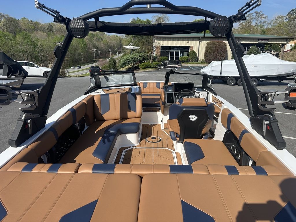 2023 Malibu Boats 21 LX