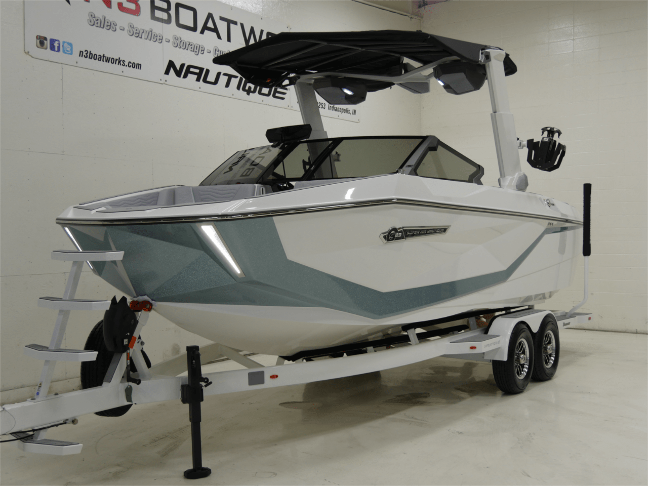 2025 Nautique G23 – Steel Blue/Mystic White