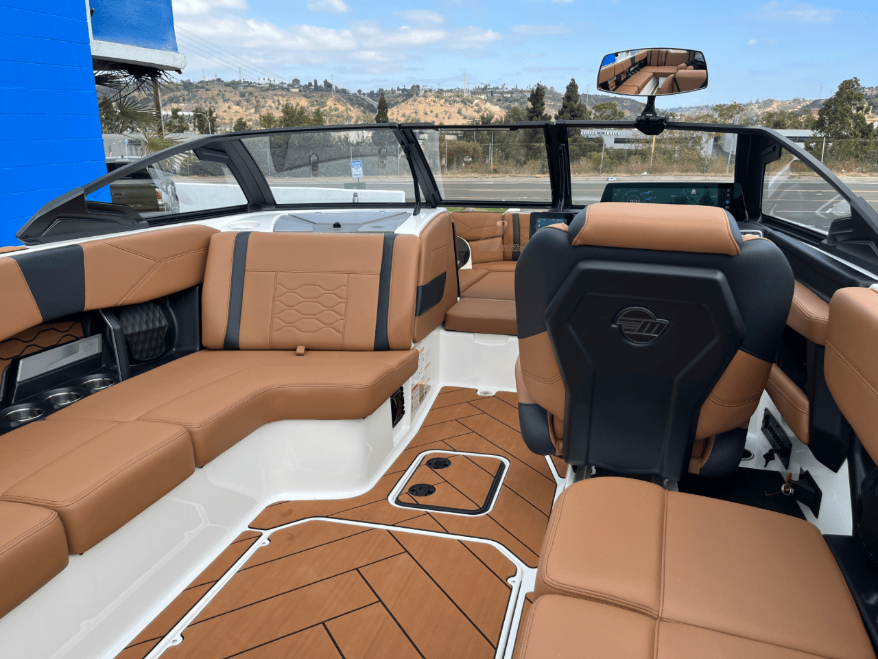 2025 Malibu 23 LSV