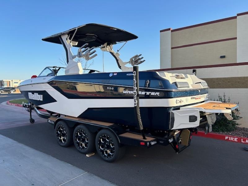 2025 Malibu 24 MXZ