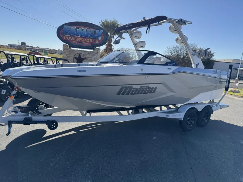 2025 Malibu 23 MXZ