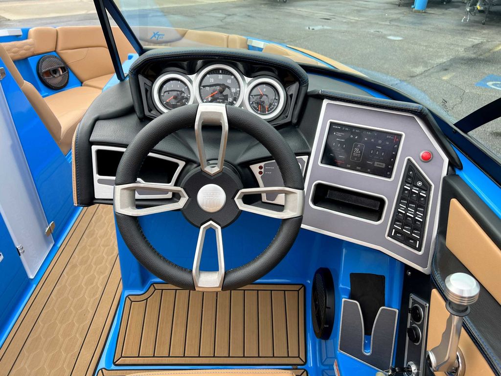 2023 MasterCraft XT23