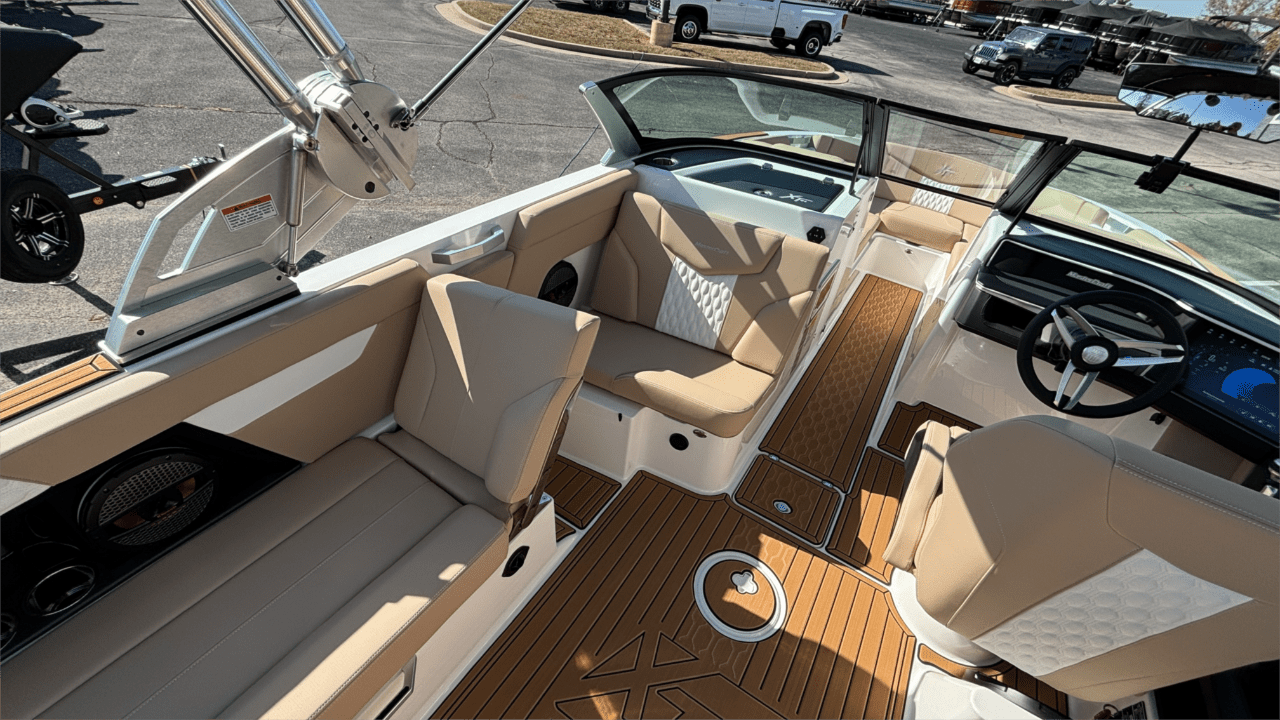 2025 MasterCraft XT24
