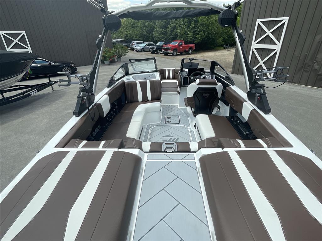 2024 Malibu 22 LSV