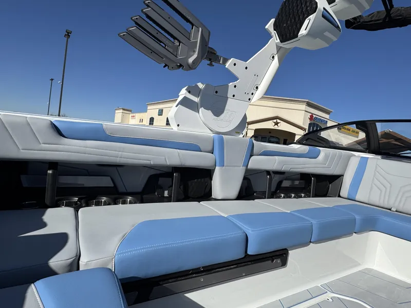 2025 Malibu 25 LSV