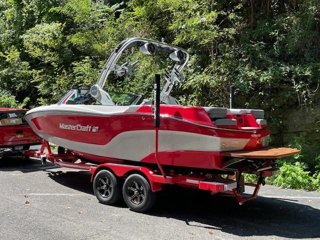 2023 MasterCraft XT22