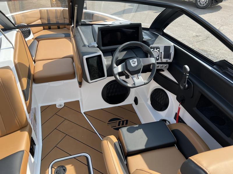 2023 Malibu 22 LSV