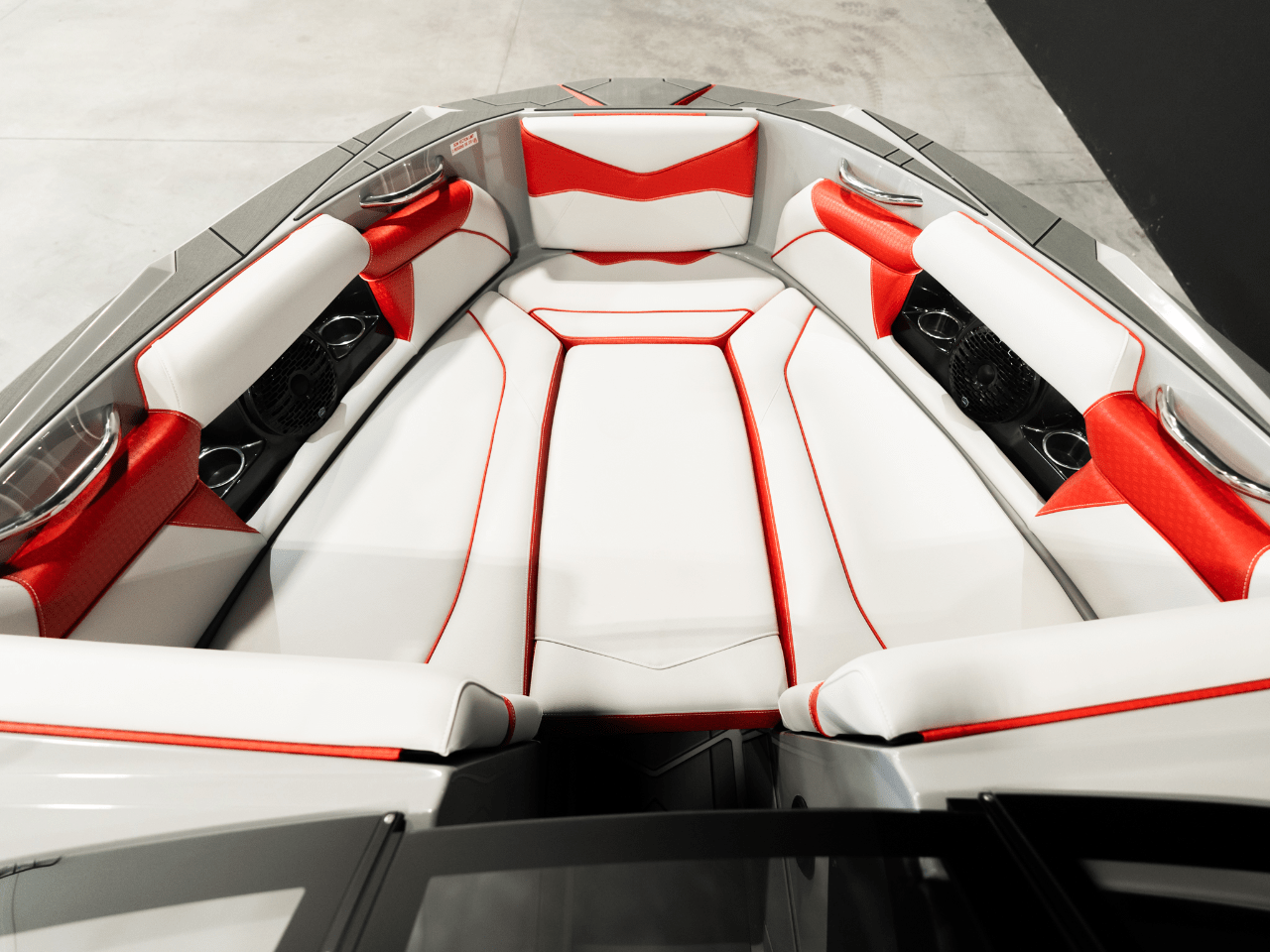 Supreme Boats S240 V-Drive 24 2025