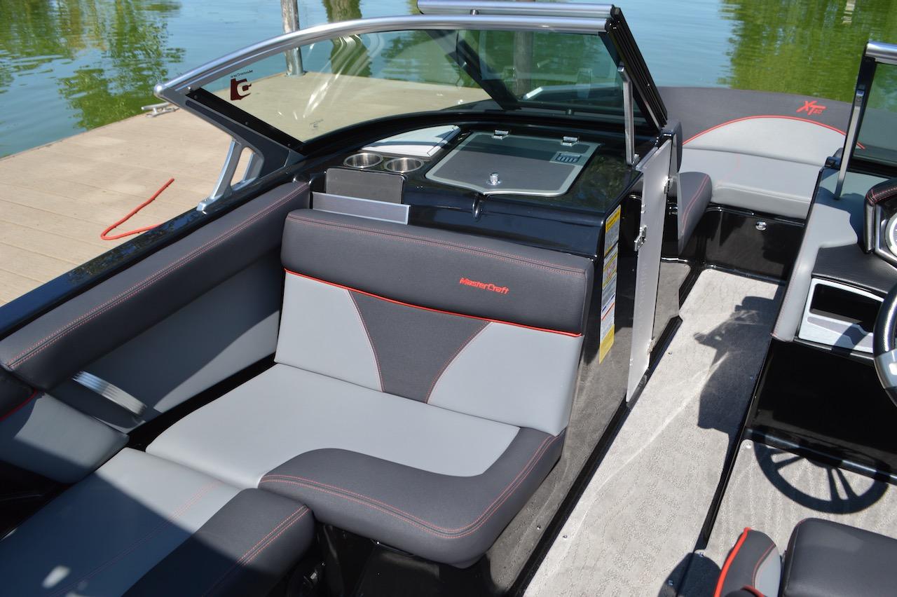 Mastercraft XT20 | 2019 | Gen2 Surf System, Cool Feel Vinyl