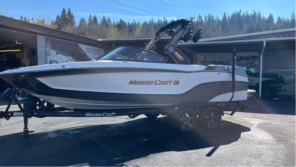 2024 MasterCraft XT23