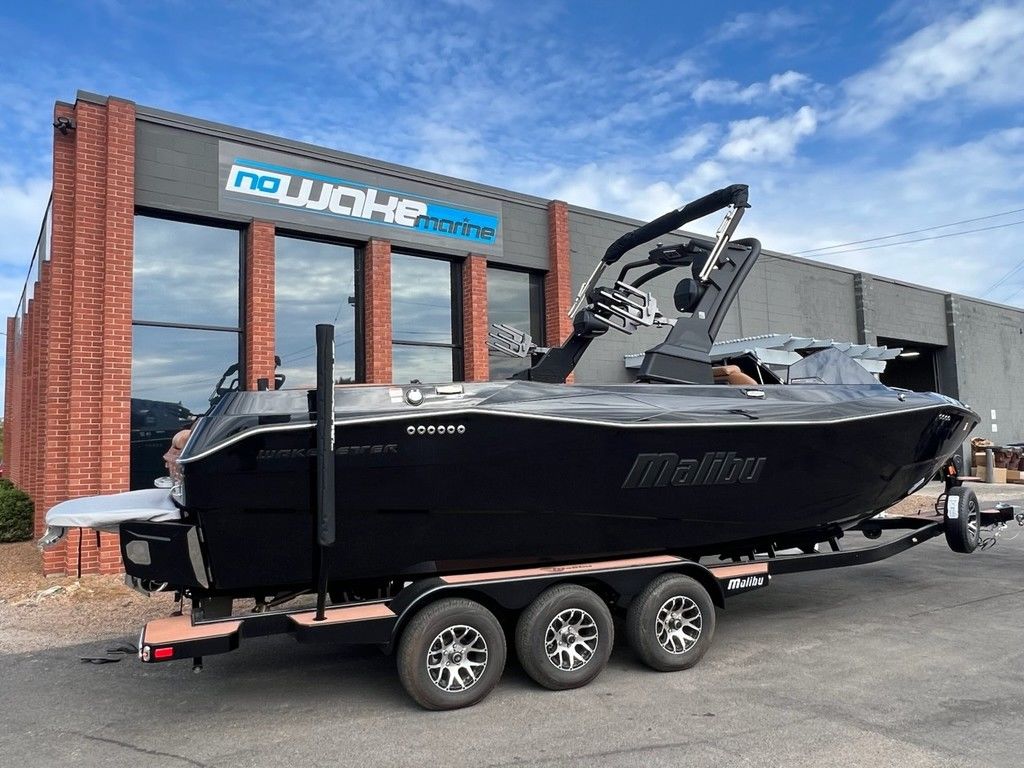2023 Malibu Boats 26 LSV