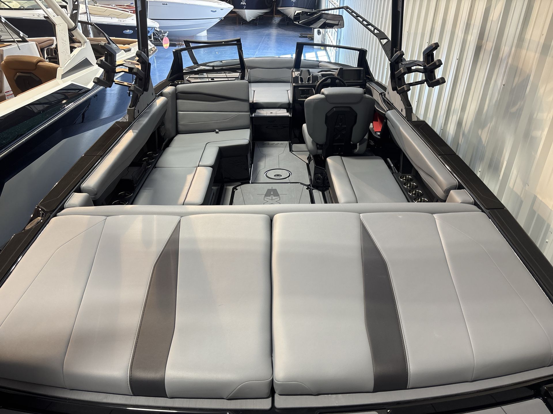 2025 Axis A225 Icon