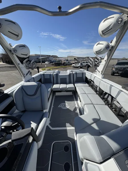 2025 Malibu 23 MXZ