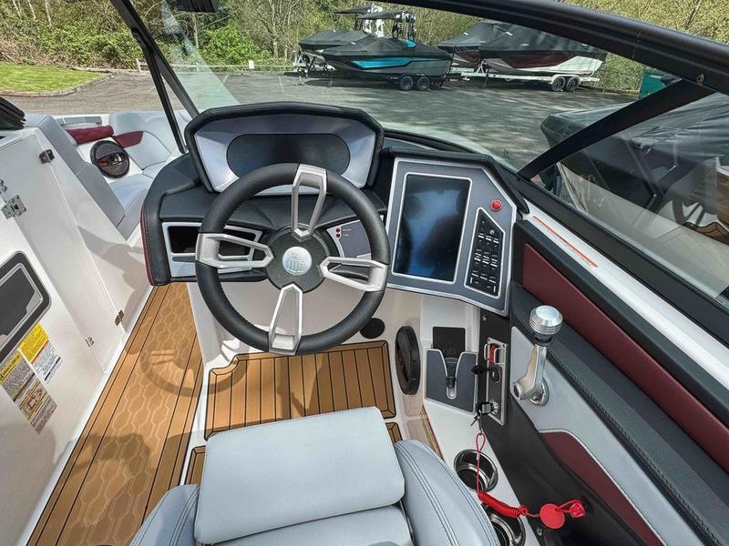 NEW 2024 MasterCraft XT22 T