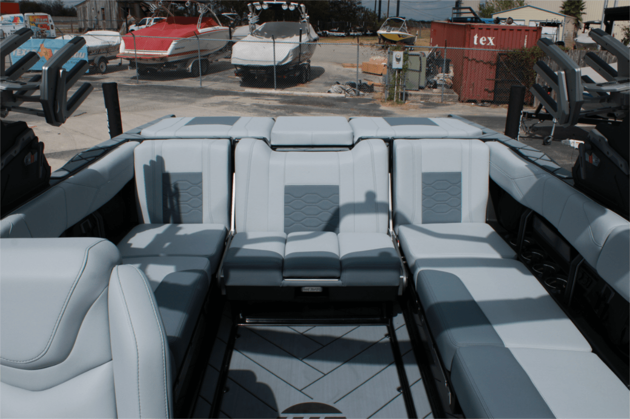2025 Malibu 23 LSV