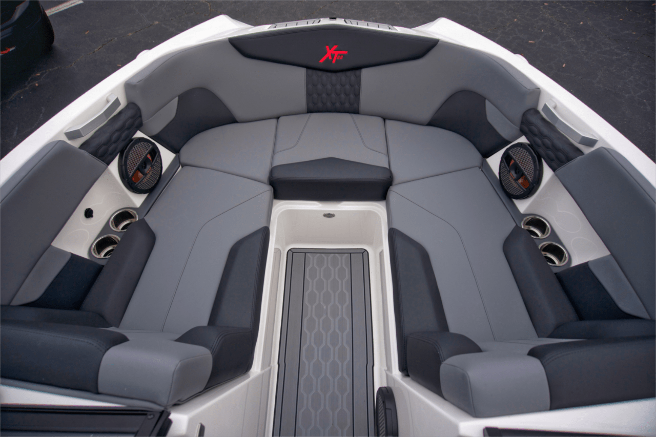 2024 MasterCraft XT22