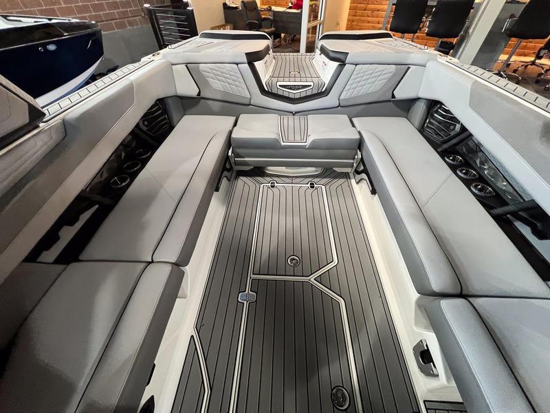 New 2023 Nautique G25