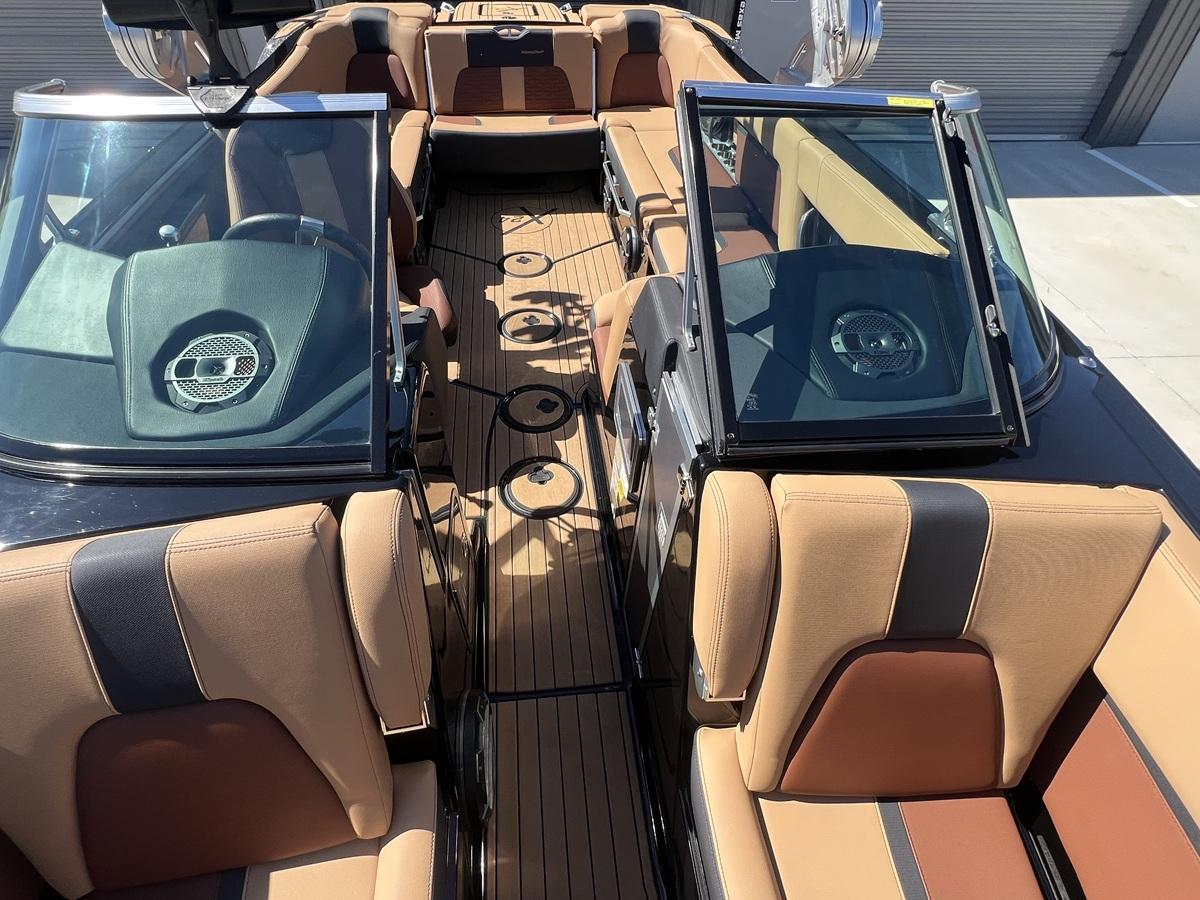 2021 MasterCraft X24