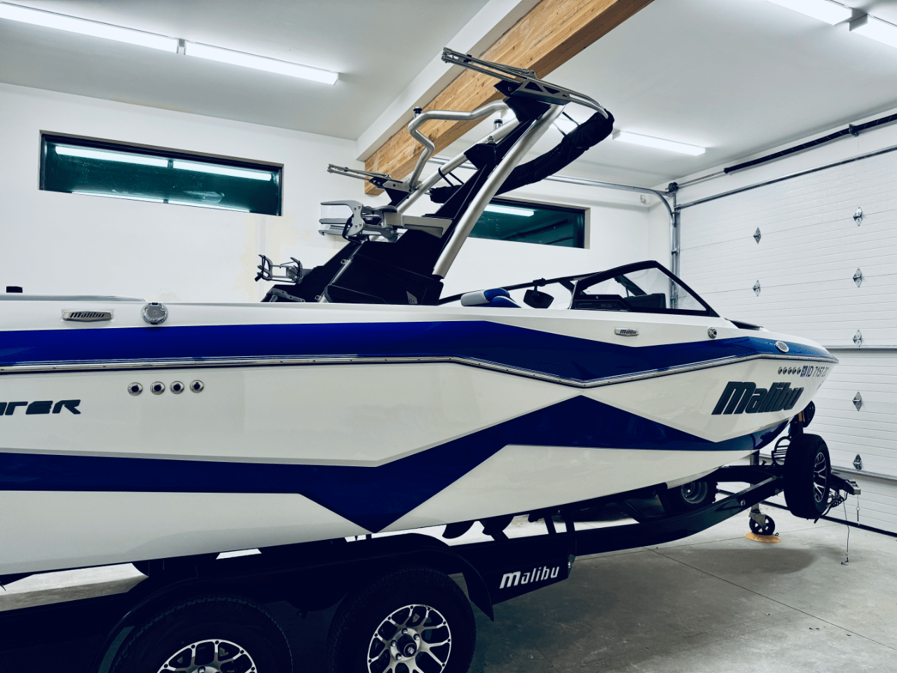 2023 Malibu 22 LSV